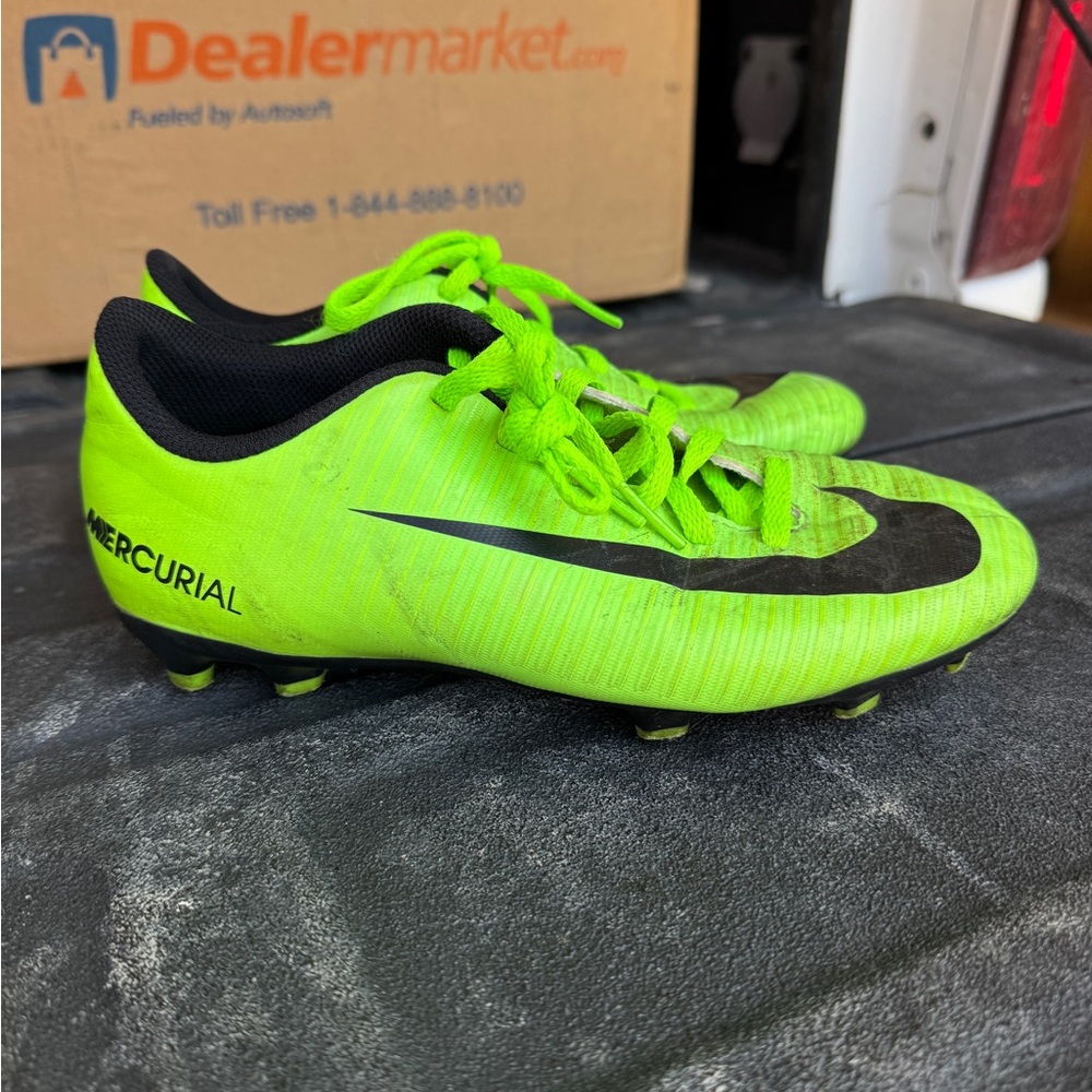 Nike Bright Green Soccer Shoes